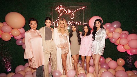 Kris Jenner, Kendall Jenner, Khloe Kardashian, Kim Kardashian, Kourtney Kardashian ir Kylie Jenner