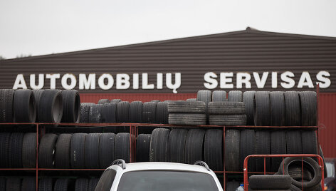 Padangų prekyba Gariūnų automobilių turguje