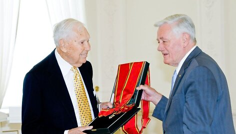 Juozas Kazickas su Valdu Adamkum