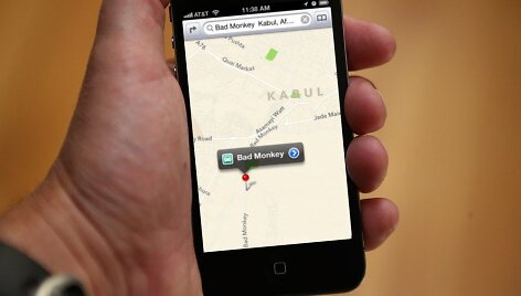&bdquo;Apple Maps&ldquo; tarnyboje galima rasti &scaron;maik&scaron;čių gatvių pavadinimų, pavyzdžiui, Kabule atsirado gatvė &bdquo;Bad Monkey&ldquo; (liet. bloga beždžionė).