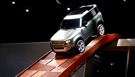 Frankfurto mugė: naujas „Land Rover Defender“ – lyg iš filmo apie Džeimsą Bondą