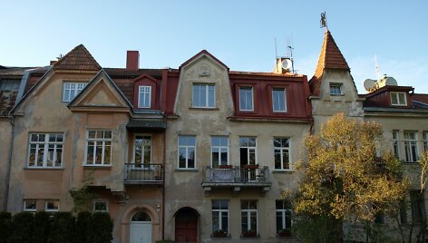 Montvilos koloniją &scaron;alia Luki&scaron;kių aik&scaron;tės &bdquo;saugo&ldquo; sparnuotas husaras