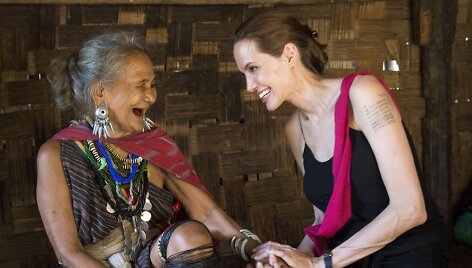 Angelina Jolie pabėgėlių stovykloje Tailande