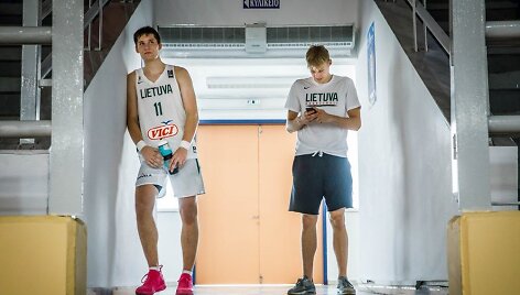 Ąžuolas Tubelis ir Laurynas Vai&scaron;taras buvo i&scaron;varyti i&scaron; aik&scaron;tės