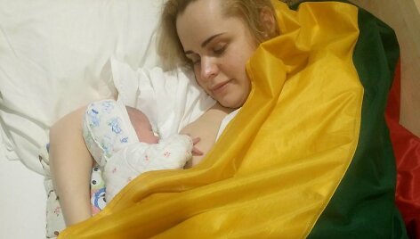 &Scaron;imtmečio mergytė Laisvė su mama Asta 