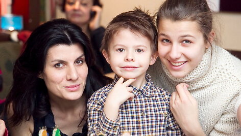 Renata Mikailionytė su dukra Marija ir sūnumi Justu
