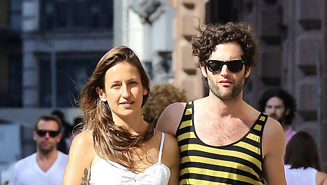 Pennas Badgley su Domino Kirke