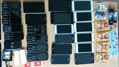 Į Kybartų pataisos namus bandyta perduoti 23 mobiliojo ry&scaron;io telefonus