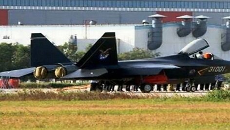 Naikintuvas J-31