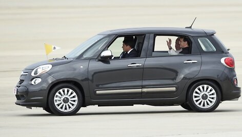 Popes Fiat Auction.JPEG-02ab8