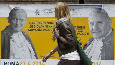 Roma ruo&scaron;iasi dvigubai kanonizacijai