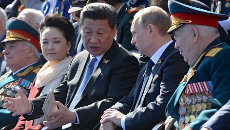 V. Putinas ir Kinijos prezidentas  Xi Jinpingas.Karinis paradas Maskvos Raudonojoje aik&scaron;tėje 2015 m. gegužės 09 d. 