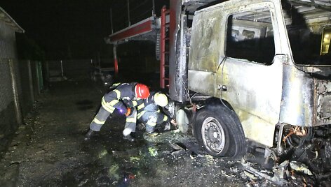 Kretingoje užsidegė autovežis 2015 m. sausio 03 d. 