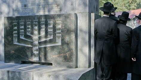 Lietuvos žydų genocido 60-ųjų metinių minėjimas Auk&scaron;tųjų Panerių memoriale. 