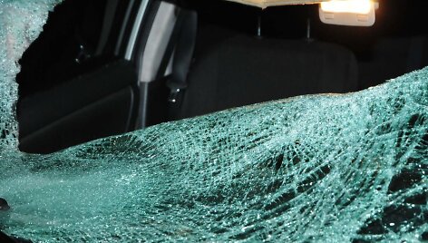 &bdquo;Toyota Corolla&ldquo; partrenkė kelio viduriu be at&scaron;vaito ėjusį vyrą 