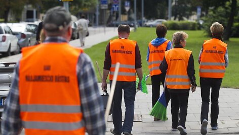 Kiemsargiai prie Vilniaus miesto savivaldybės.