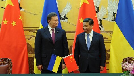Ukrainos prezidentas Viktoras Janukovyčius ir Kinijos prezidentas Xi Jinpingas