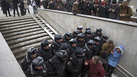 Rusijoje sulaikyta daugiau kaip 30 protestuotojų, minėjusių Konstitucijos dieną.