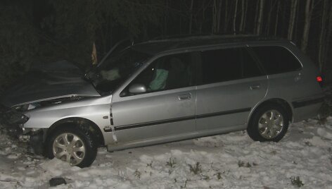 Automobilis &bdquo;Peugeot 406&ldquo; po avarijos