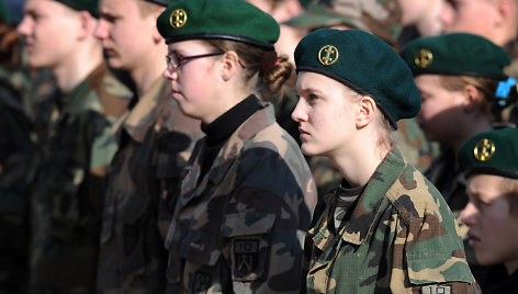 Lietuvos šaulių sąjungos jaunųjų šaulių pasižadėjimo ceremonija aikštėje prie Krašto apsaugos ministerijos. 