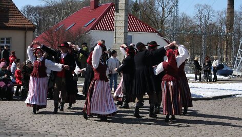 &Scaron;aktarpio &scaron;ventė rusni&scaron;kiams dovanojo ledone&scaron;į