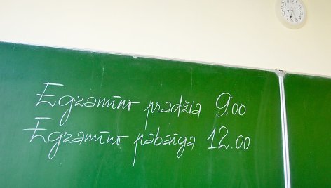 Abiturientai rinkosi laikyti matematikos valstybinio brandos egzamino.