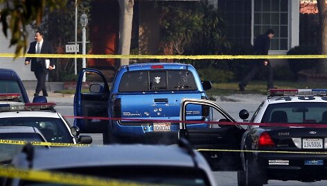 Los Andželo policija, ie&scaron;kodama Christopherio Jordano Dornerio, per klaidą ap&scaron;audė ne tą automobilį.