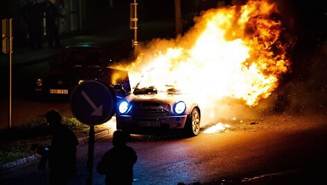&Scaron;vedijoje degantis automobilis
