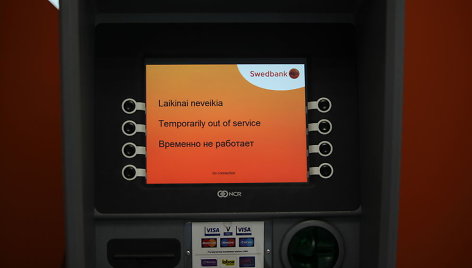 Laikinai neveikiantis „Swedbank“ bankomatas