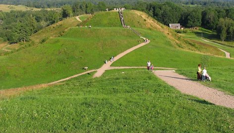 Varnių Medvėgalio piliakalnis