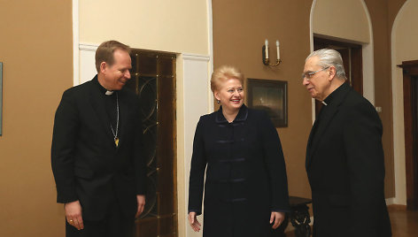Prezidentė Dalia Grybauskaitė susitiko su kardinolu Audriu Juozu Bačkiu ir naujuoju Vilniaus arkivyskupu metropolitu nominatu Gintaru Grušu