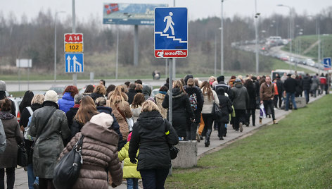 Išpardavimas prekybos centre sulaukė žmonių antplūdžio