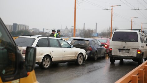 Avarija ant P.Vilei&scaron;io tilto Kaune