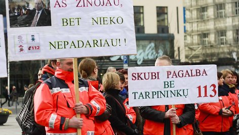 Į mitingą Vilniaus centre medikai suvažiavo ir greitosios pagalbos automobiliais