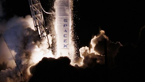 „SpaceX“ raketos pakilimas