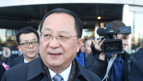 &Scaron;iaurės Korėjos užsienio reikalų ministras Ri Yong Ho atvyko į Maskvą