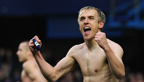 Triumfuojantis komandos kapitonas Philas Neville