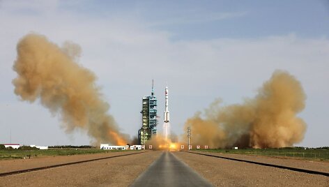 Raketos ne&scaron;ėjos &bdquo;Long March&ldquo; pakilimas 
