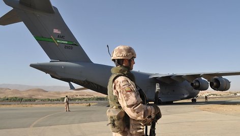 Iš Lietuvos vadovaujamos Afganistano Goro provincijos atkūrimo grupės (PAG) stovyklos Čagčarane išgabenta PAG karinė technika ir įranga.