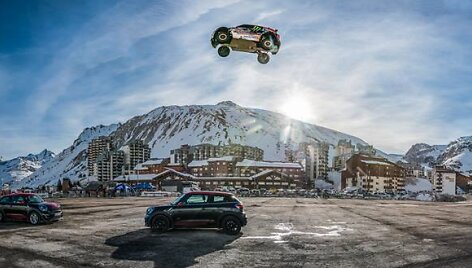 Guerlaino Chicherit 110 metrų &scaron;uolis automobiliu