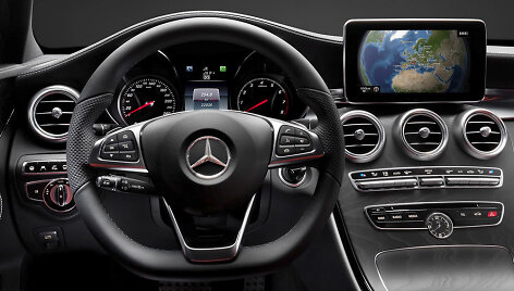 C klasės &bdquo;Mercedes-Benz&ldquo; salonas