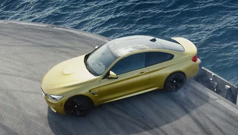 BMW M4 ant lėktuvnešio