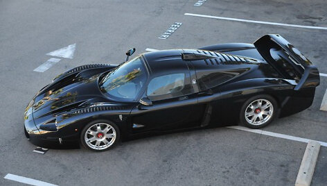 Vienintelis pasaulyje juodas &bdquo;Maserati MC12&ldquo;