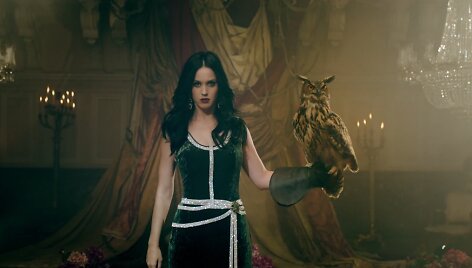 Katy Perry dainos &bdquo;Unconditionally&ldquo; vaizdo klipe