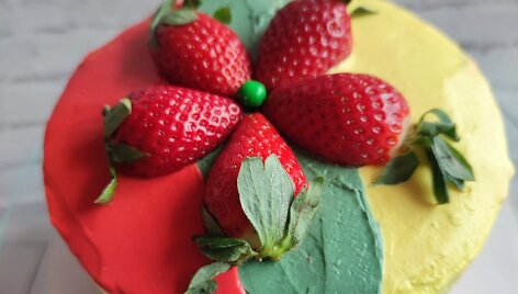 Plungi&scaron;kiai i&scaron;laikė tradiciją ir &scaron;iemet vėl kepė pyragus vasario 16-ąją. Tik jais galėjo pasigrožėti virtualioje erdvėje.