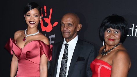 Rihanna su savo seneliu Lioneliu Braithwaite'u ir mama Monica Braithwaite