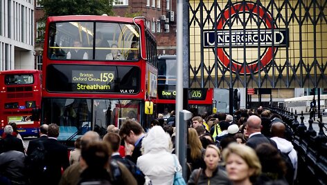 Streikuojant Londono metro vairuotojams, ne visi keleiviai telpa į miesto autobusus.