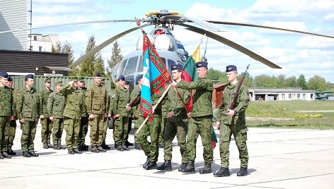 Sutikti Afganistano kariuomenės pilotus rengę Lietuvos kariai 
