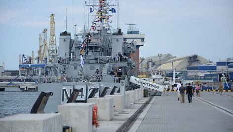 Savaitgalį gyventojai &scaron;mirinėjo po NATO laivus