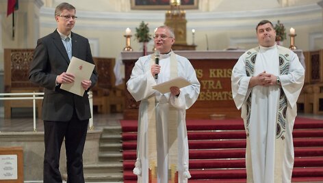 Vie&scaron;osios įstaigos steigimo akimirka